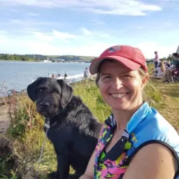An image of Eleanor Burke and her dog